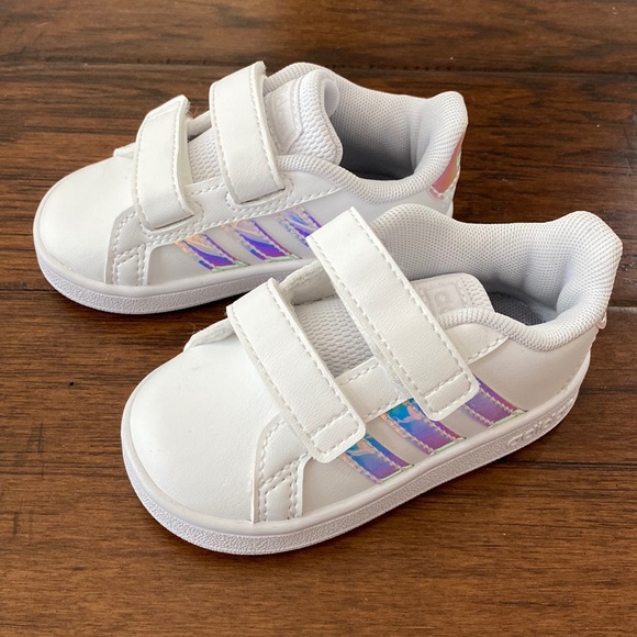 Toddler Adidas Grand Court Sneaker - Picture 2 of 5